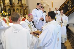 «Camino hacia la identificación con Cristo sacerdote»