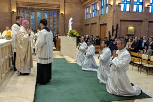 Mons. Fernando Ramos, obispo auxiliar de Santiago, ordenó diáconos a 4 legionarios de Cristo