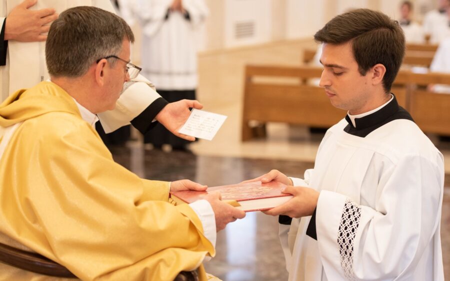 «Cristo está en la Eucaristía y en la Palabra» — Cuatro legionarios de Cristo que han recibido el Lectorado nos comparten