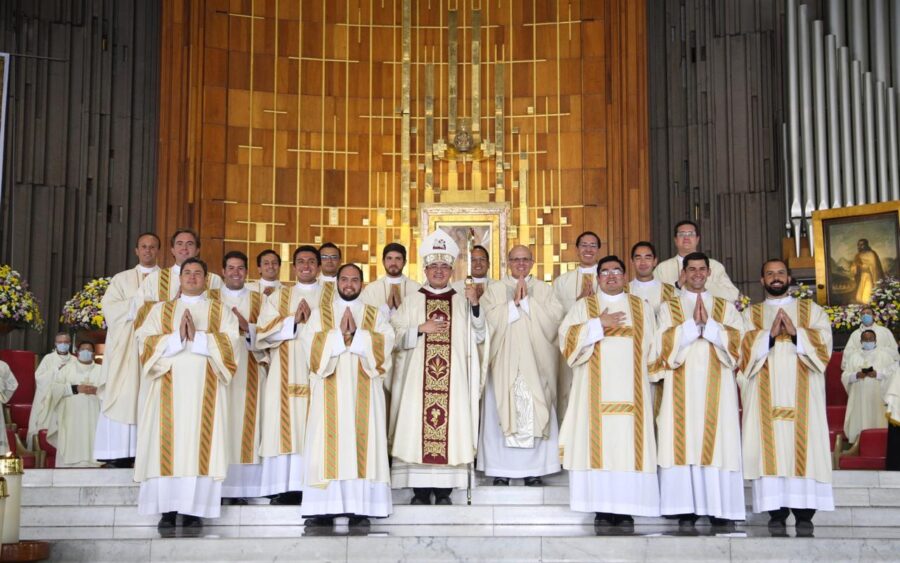 «Jesús nos manda a vivir un amor teniéndolo a Él como modelo» — Ordenaciones sacerdotales y diaconales en México