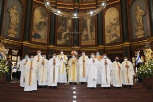 Ordenación diaconal y sacerdotal en la catedral de San Salvador