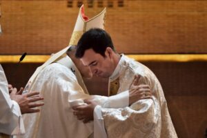 El Cardenal Osoro, en la ordenación sacerdotal del P. Rafael Pou, LC